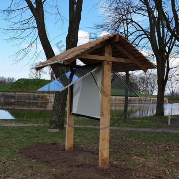 Vitrinekast met eikenhouten ombouw 