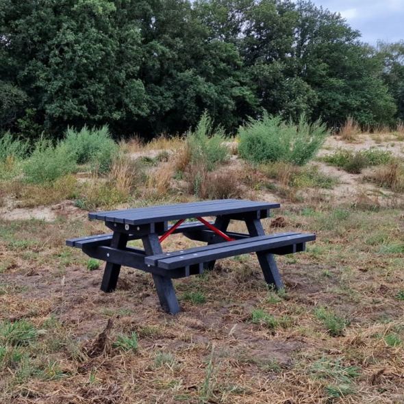 Picknicktafel en informatiepanelen voor Pauwelspad